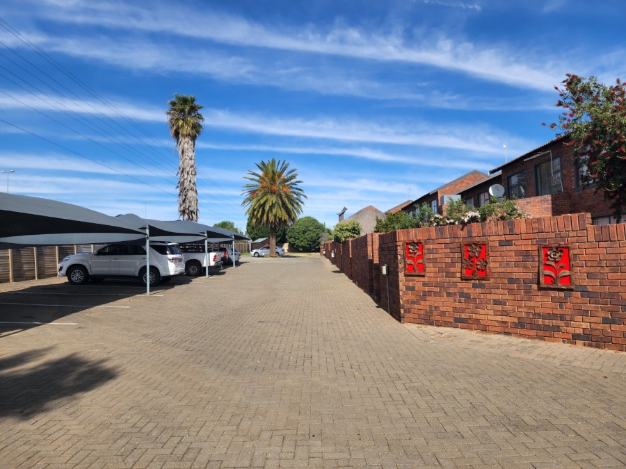 2 Bedroom Property for Sale in Langenhovenpark Free State